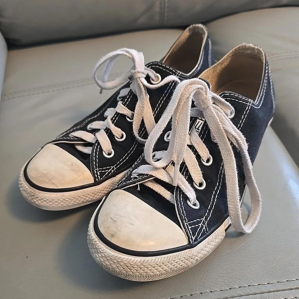Converse Chuck Taylor All Star‎ Low Top Women's Size 7 Black White Canvas Shoes